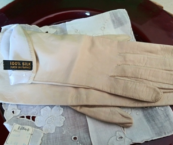 Superb Rendering of Fine French Kid Leather - Picture 1 of 3